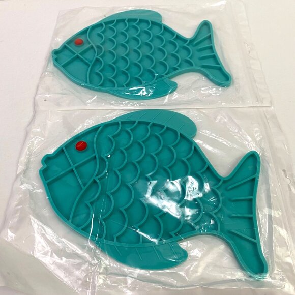 Cat Slow Feeder Dish or Lickable Treat May Enrichment Toy Fish Shape Lot of 2 - Picture 2 of 6